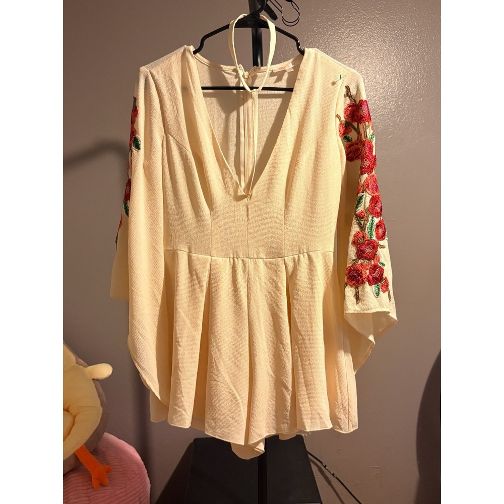 Luxxel Beige Romper with Roses Embroidered on Sleeves‎ Sz S